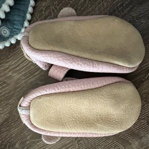 Baby girl bundle size 1 & 0 freshly picked moccasins 0-3/6-9 clothes, ring sling